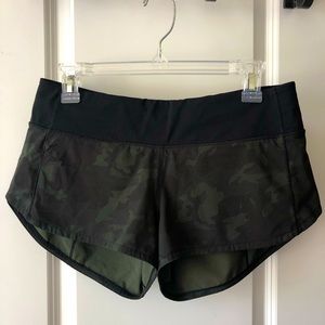Lululemon Camo Speed Up low rise shorts 2.5”